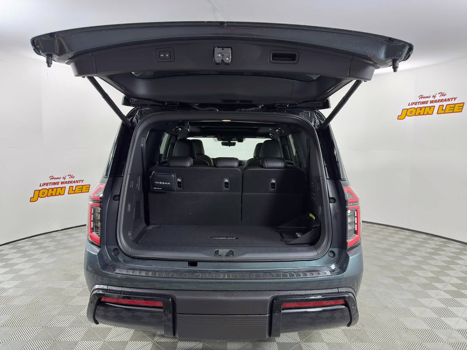 2026 Alpine Metallic/Super Black Nissan Armada PRO-4X 4X4 SUV