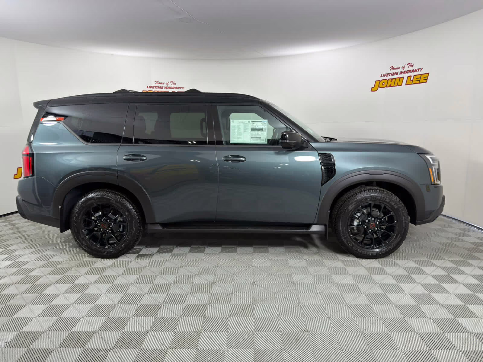 2026 Alpine Metallic/Super Black Nissan Armada PRO-4X 4X4 SUV
