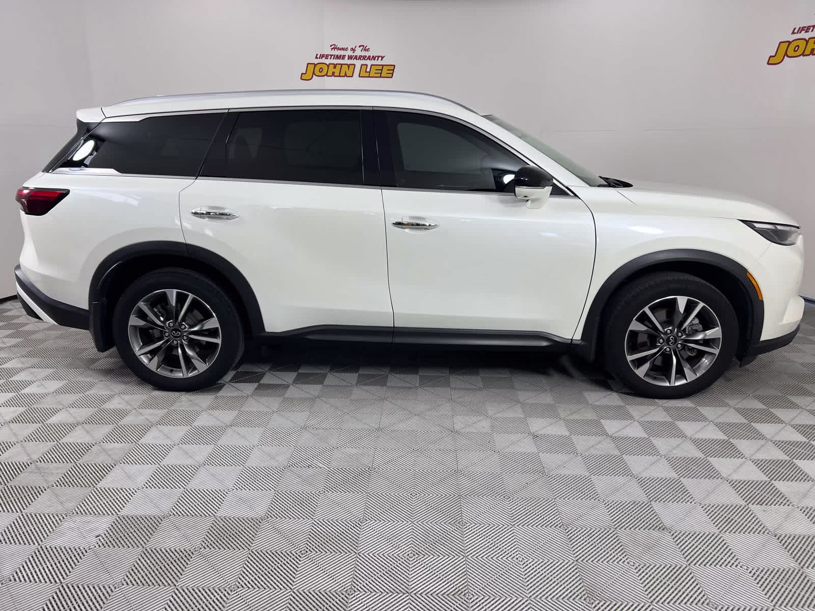 2023 Majestic White INFINITI QX60 LUXE FWD SUV