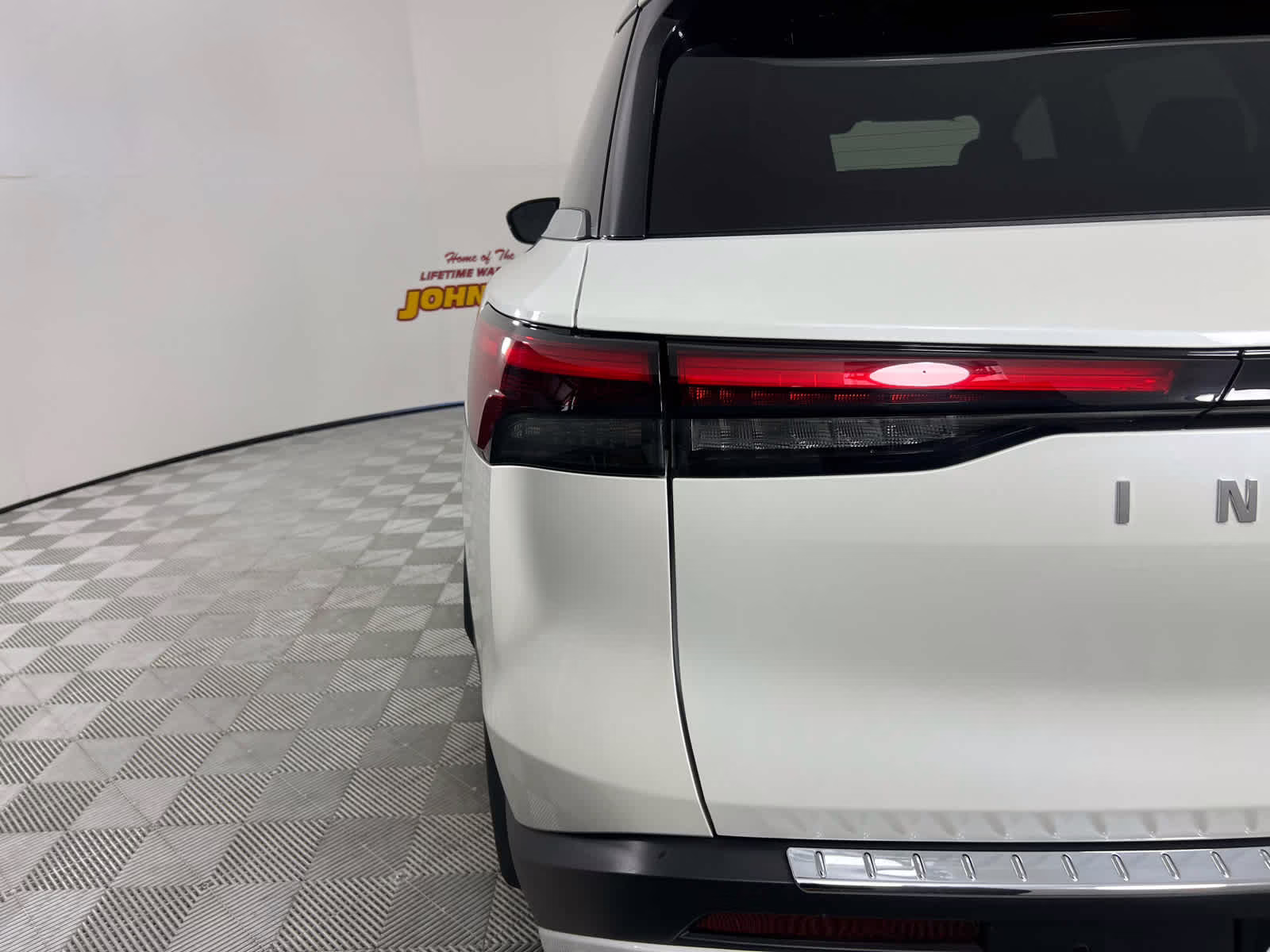 2023 Majestic White INFINITI QX60 LUXE FWD SUV