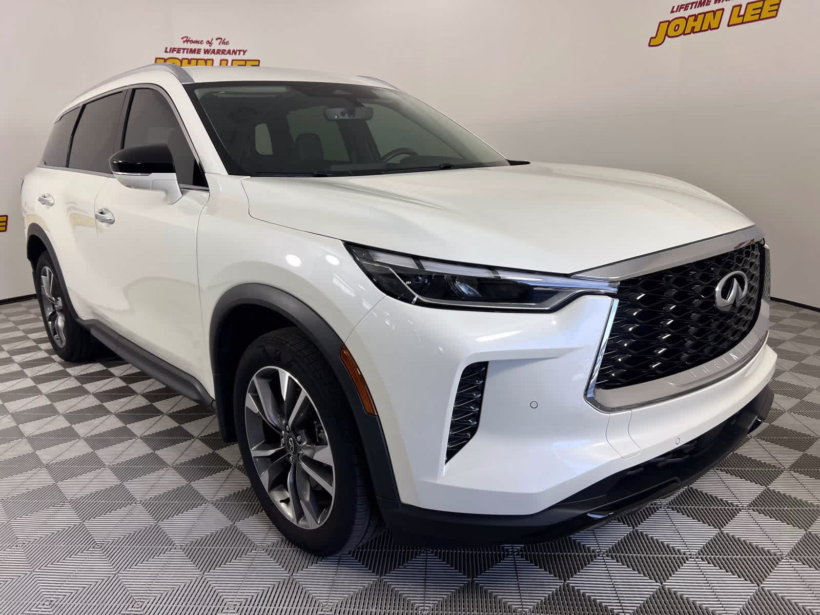 2023 Majestic White INFINITI QX60 LUXE FWD SUV
