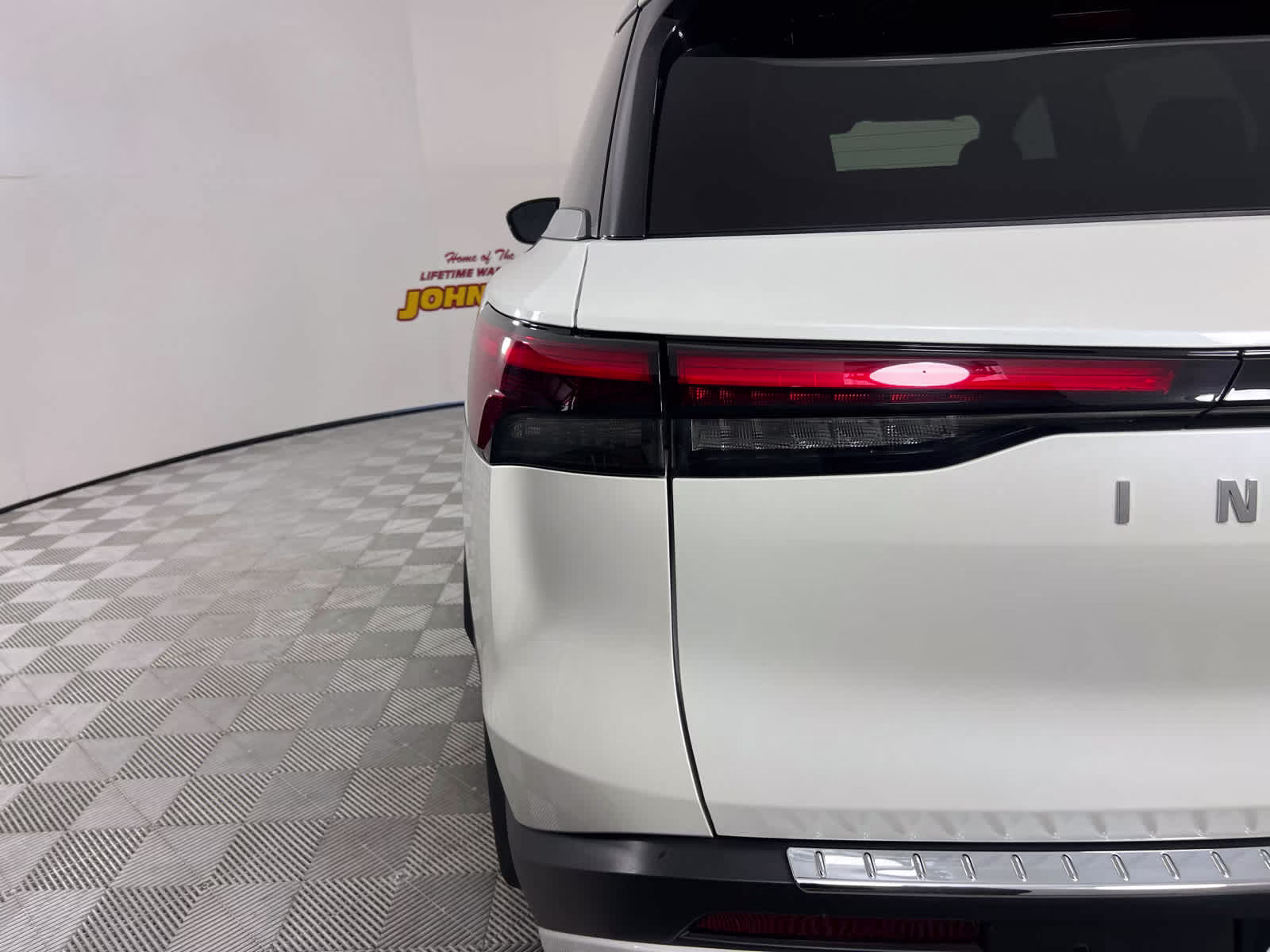 2023 Majestic White INFINITI QX60 LUXE FWD SUV