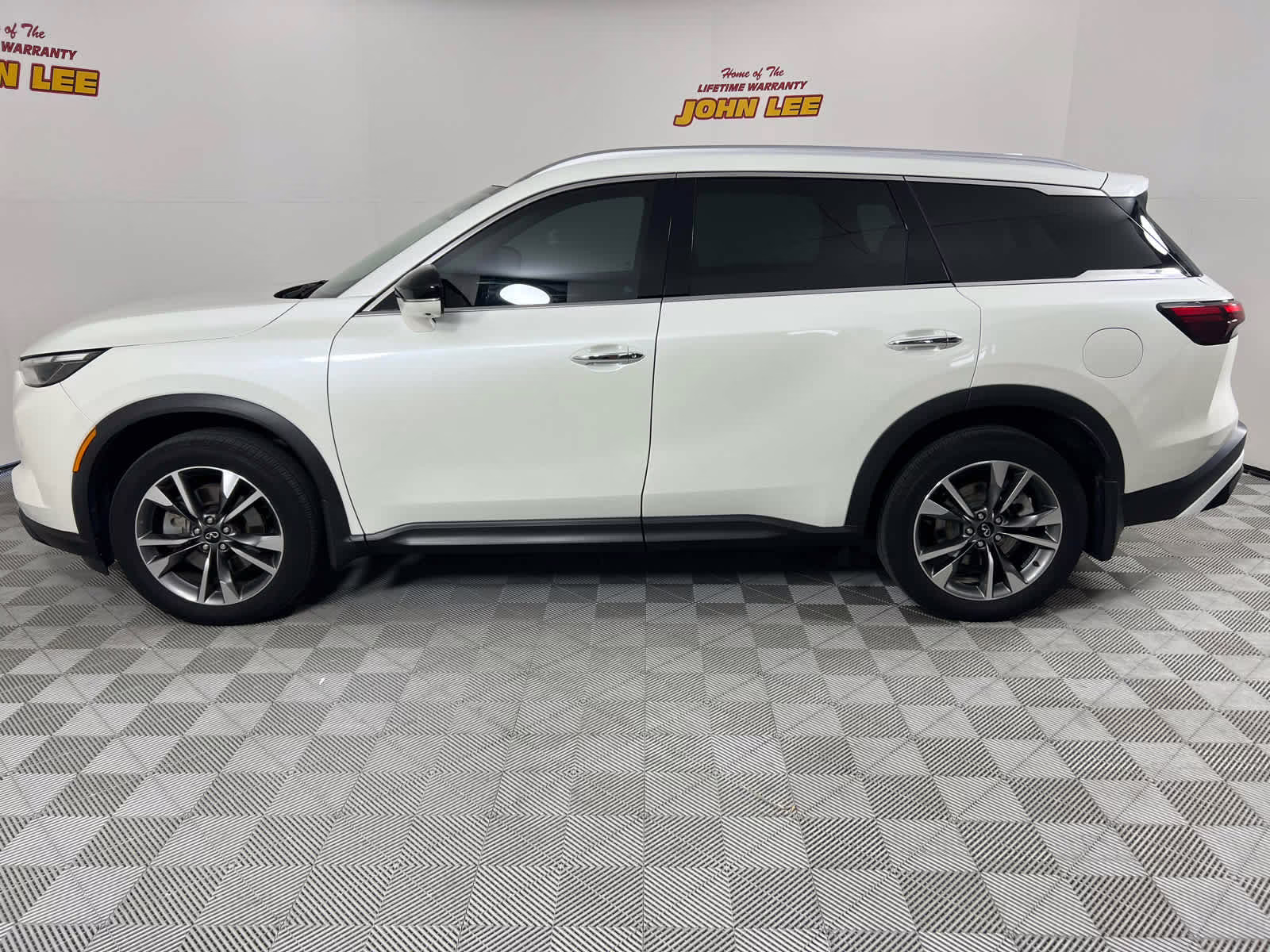 2023 Majestic White INFINITI QX60 LUXE FWD SUV