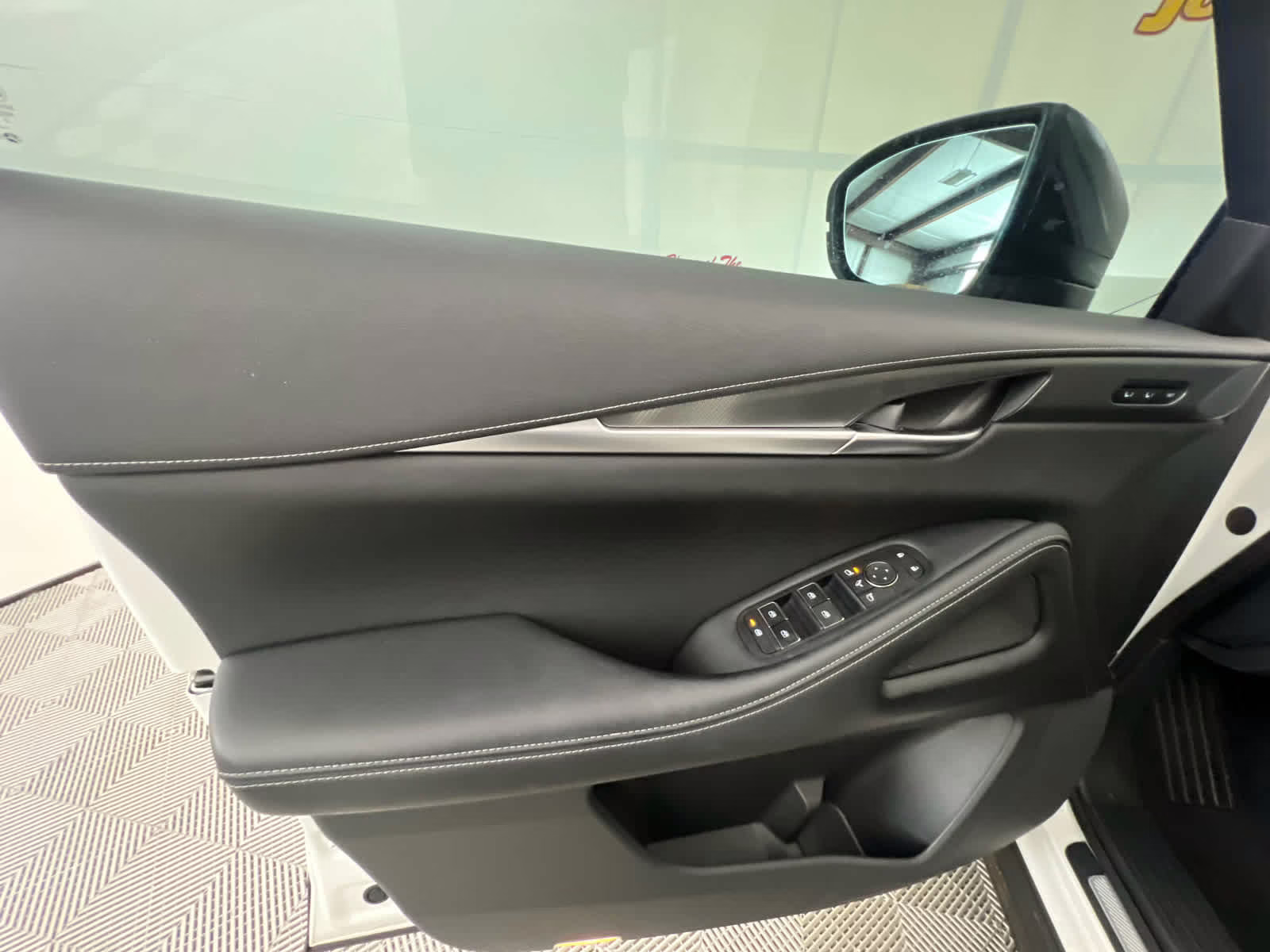 2023 Majestic White INFINITI QX60 LUXE FWD SUV