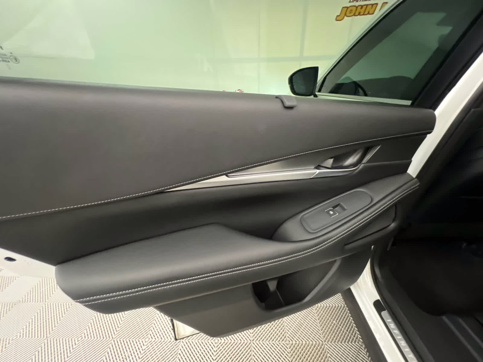 2023 Majestic White INFINITI QX60 LUXE FWD SUV