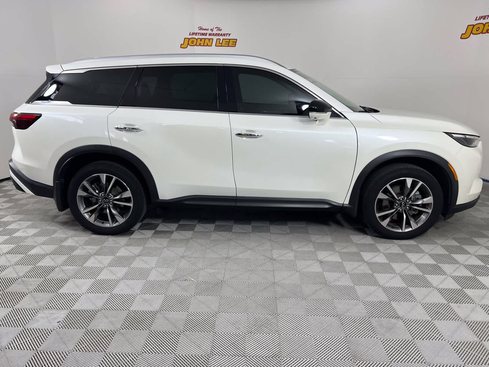 2023 Majestic White INFINITI QX60 LUXE FWD SUV