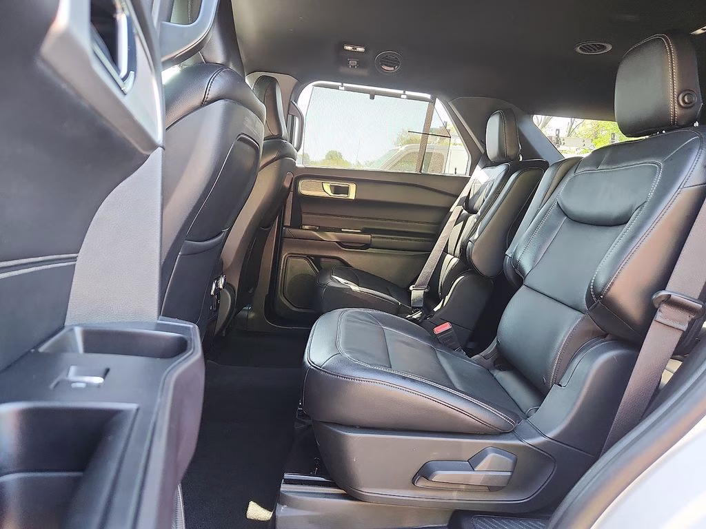 2020 Oxford White Ford Explorer Limited 4X4 SUV