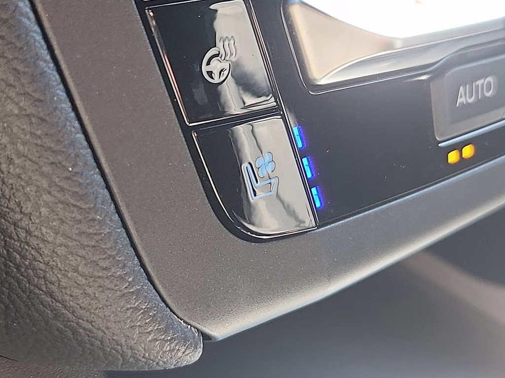 2020 Oxford White Ford Explorer Limited 4X4 SUV