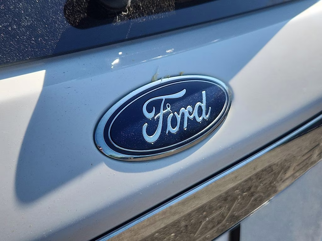 2020 Oxford White Ford Explorer Limited 4X4 SUV