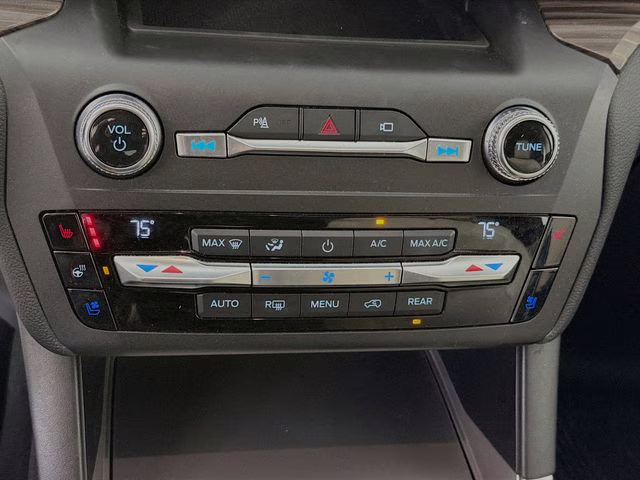 2020 White Metallic Ford Explorer Limited 4X4 SUV