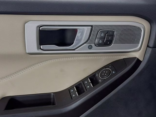 2020 White Metallic Ford Explorer Limited 4X4 SUV