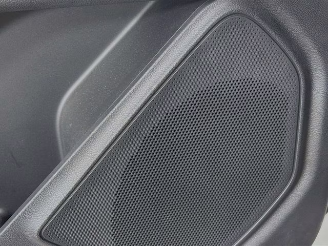 2020 White Metallic Ford Explorer Limited 4X4 SUV