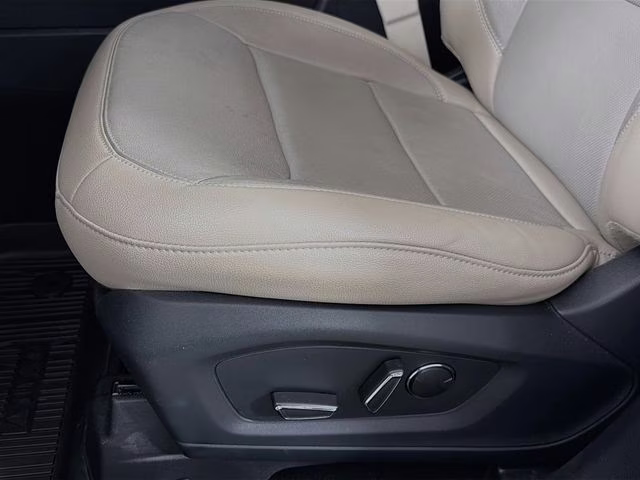 2020 White Metallic Ford Explorer Limited 4X4 SUV