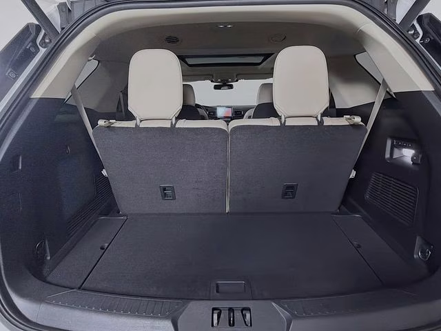 2020 White Metallic Ford Explorer Limited 4X4 SUV