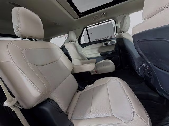 2020 White Metallic Ford Explorer Limited 4X4 SUV