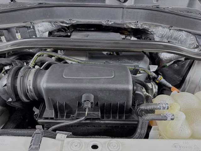 2020 White Metallic Ford Explorer Limited 4X4 SUV