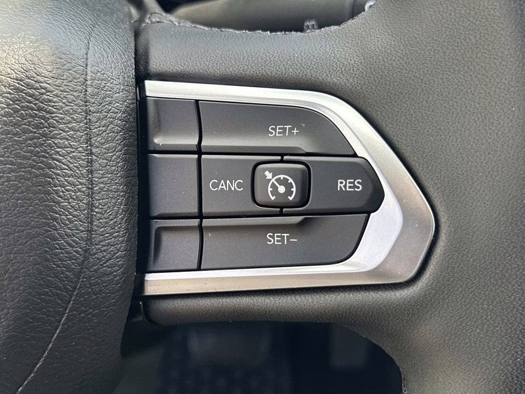 2023 Bright White Clearcoat Jeep Compass Altitude 4X4 SUV