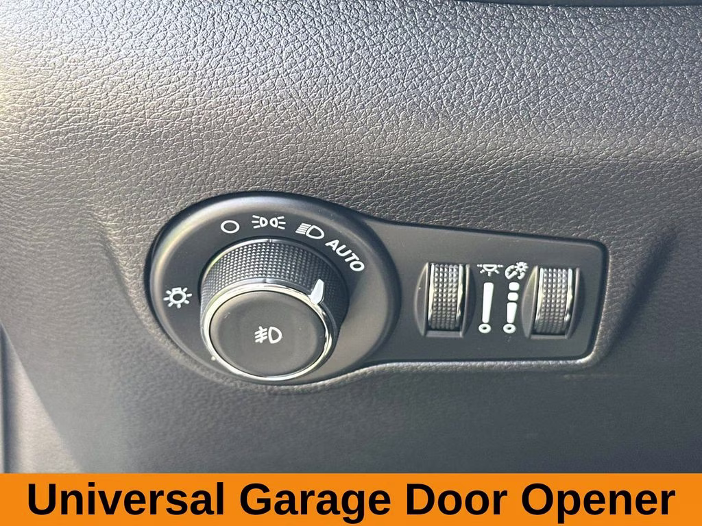 2023 Bright White Clearcoat Jeep Compass Altitude 4X4 SUV
