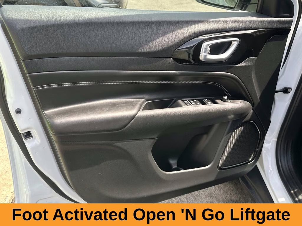 2023 Bright White Clearcoat Jeep Compass Altitude 4X4 SUV