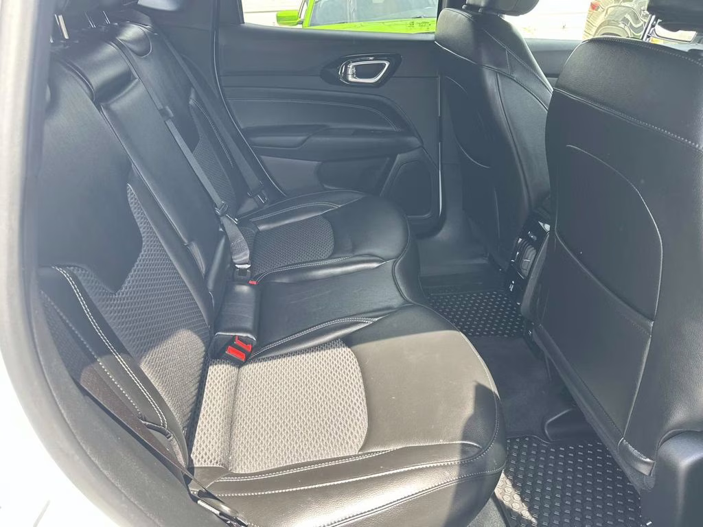 2023 Bright White Clearcoat Jeep Compass Altitude 4X4 SUV