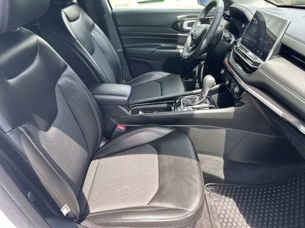 2023 Bright White Clearcoat Jeep Compass Altitude 4X4 SUV