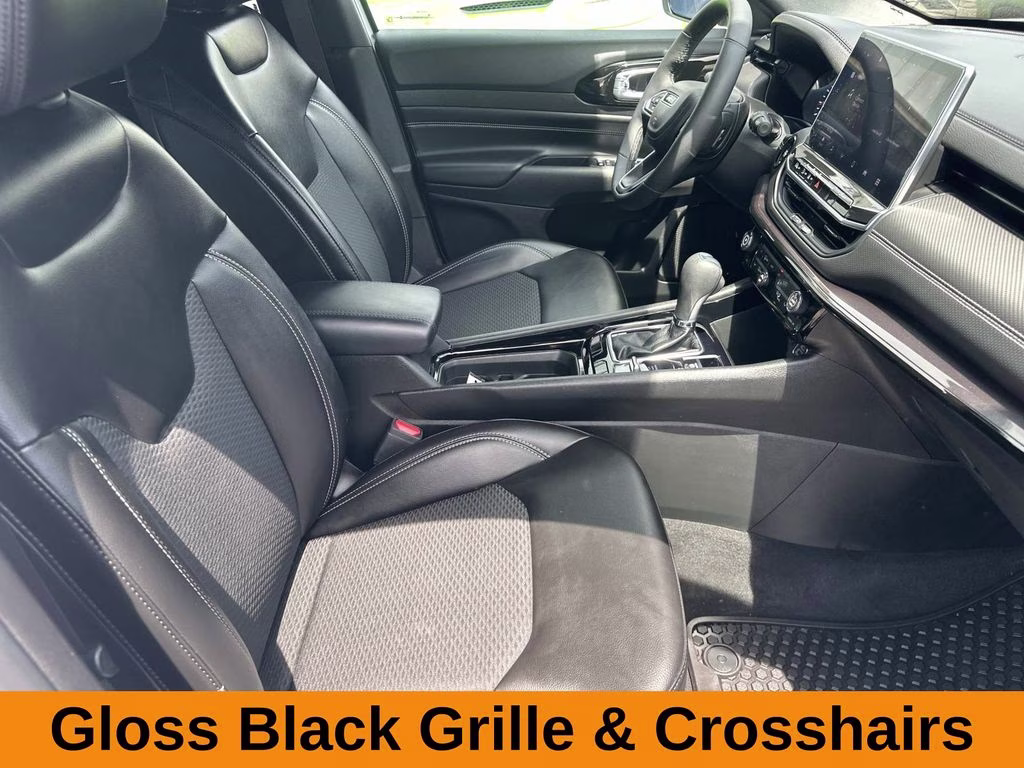 2023 Bright White Clearcoat Jeep Compass Altitude 4X4 SUV