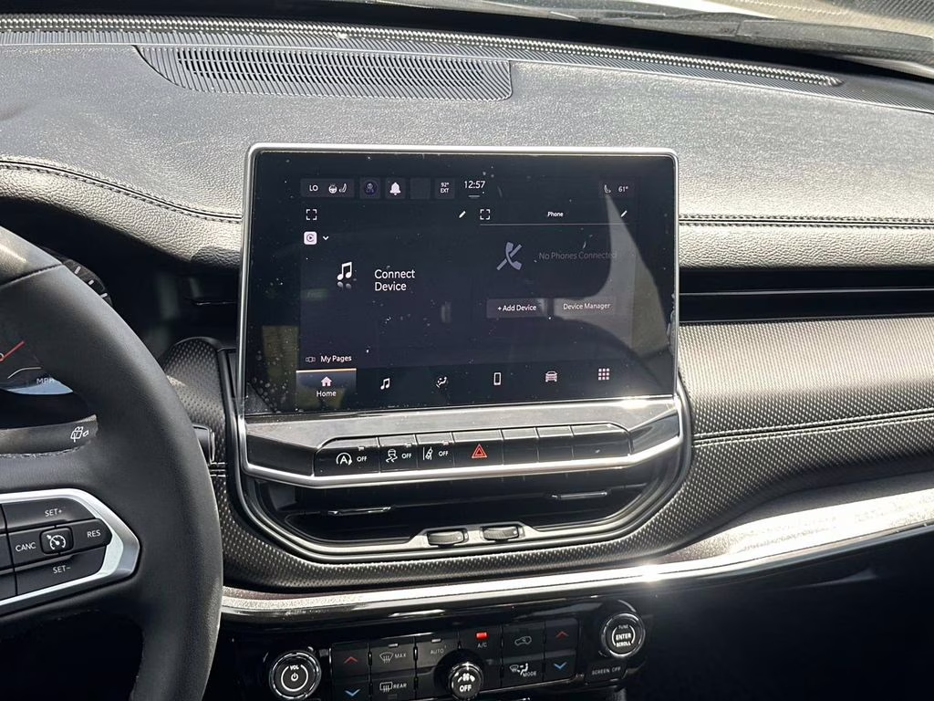 2023 Bright White Clearcoat Jeep Compass Altitude 4X4 SUV