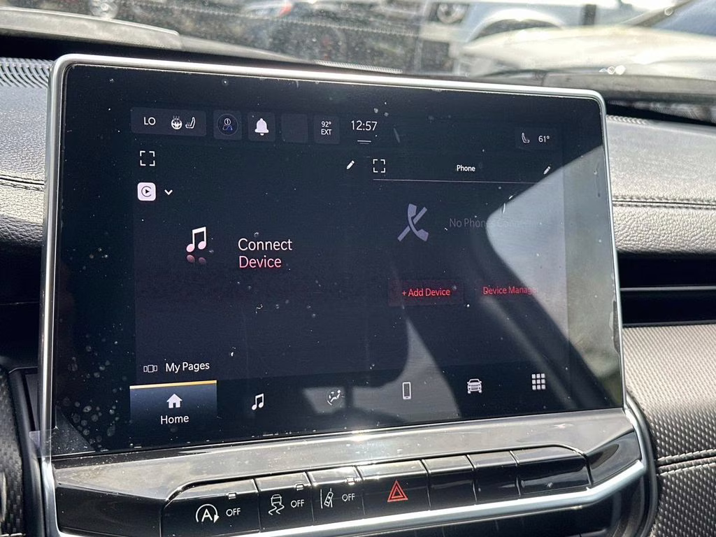 2023 Bright White Clearcoat Jeep Compass Altitude 4X4 SUV