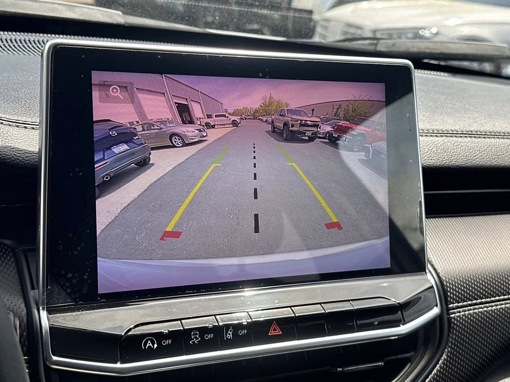 2023 Bright White Clearcoat Jeep Compass Altitude 4X4 SUV