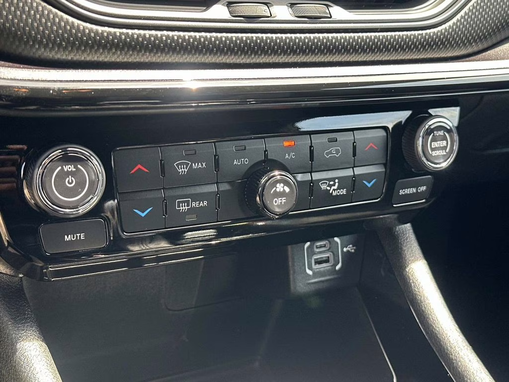 2023 Bright White Clearcoat Jeep Compass Altitude 4X4 SUV