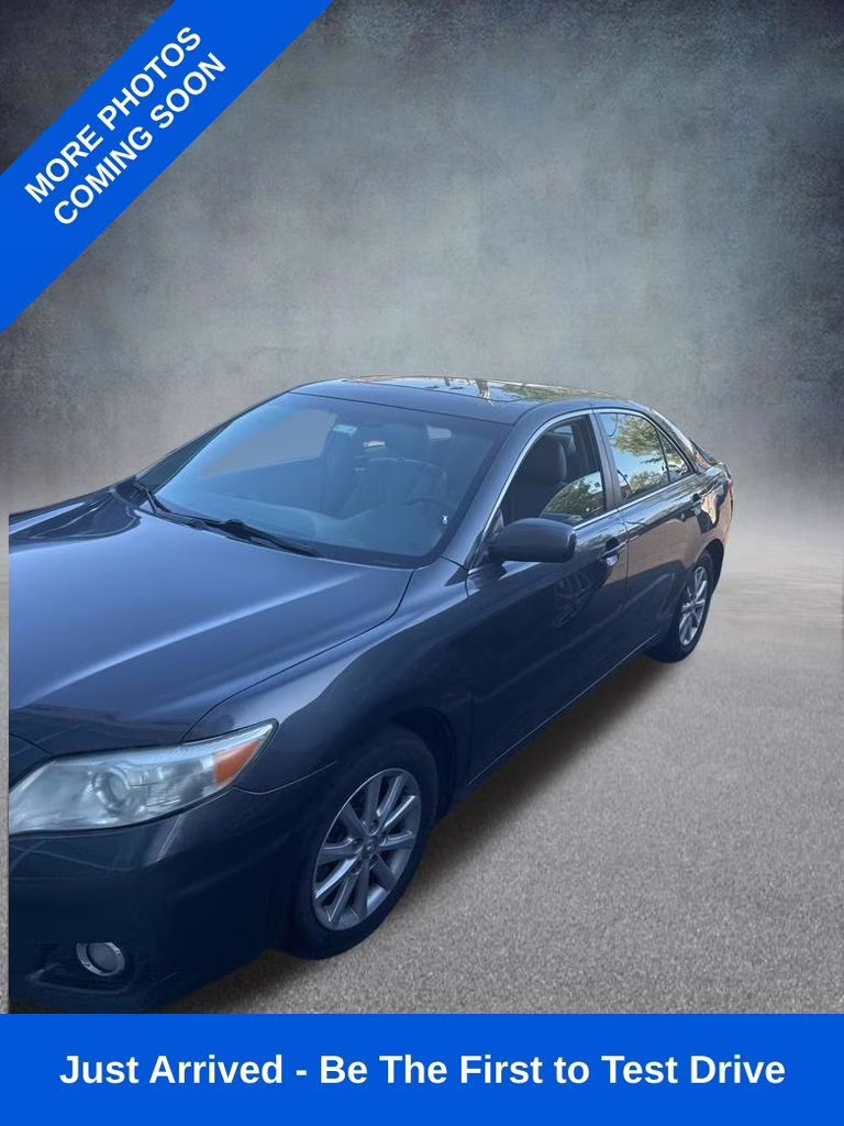 2011 Magnetic Gray Metallic Toyota Camry XLE FWD Sedan