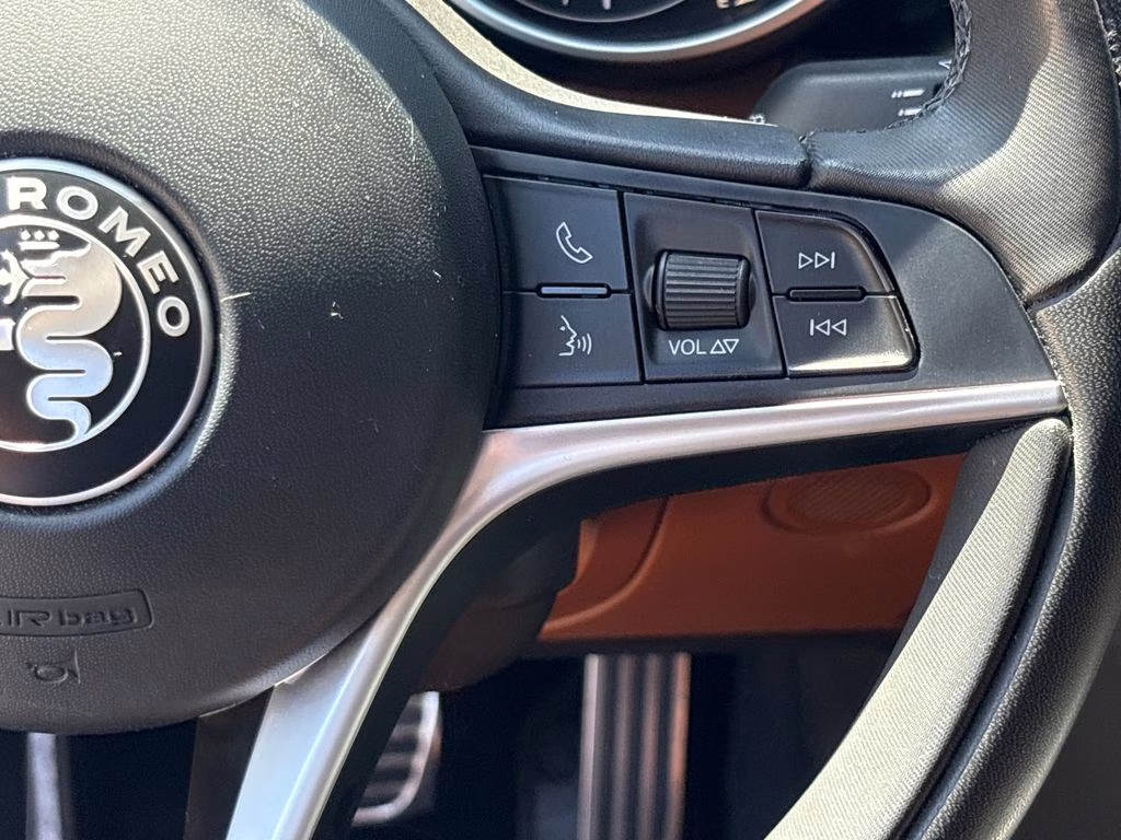 2018 Montecarlo Blue Metallic Alfa Romeo Giulia Ti Sport AWD Sedan