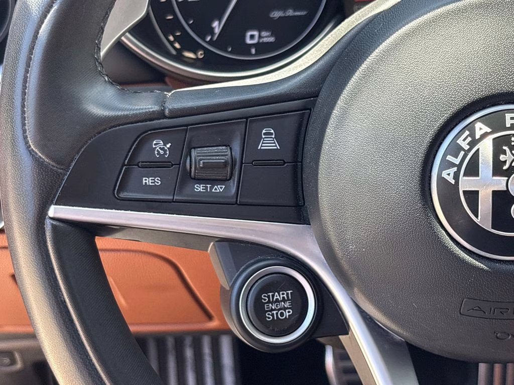 2018 Montecarlo Blue Metallic Alfa Romeo Giulia Ti Sport AWD Sedan