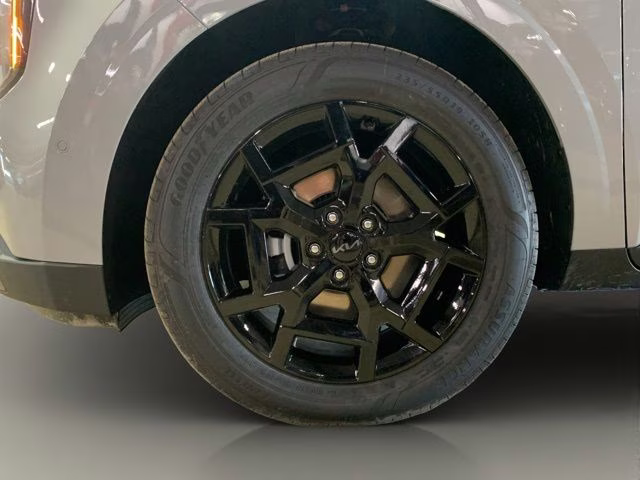 2026 Ceramic Silver Kia Carnival Hybrid SX FWD Van