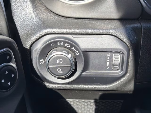 2023 Bright White Clearcoat Jeep Gladiator Texas Trail 4X4 Truck