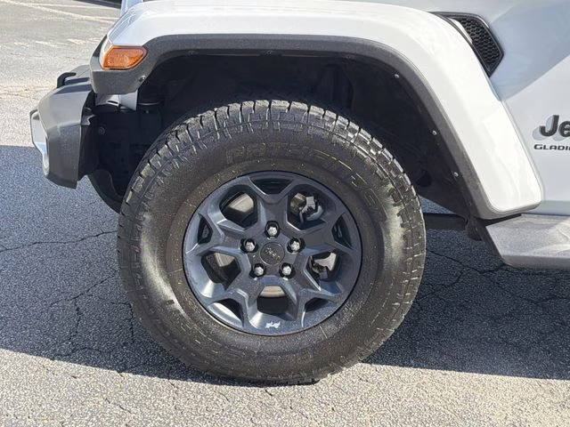 2023 Bright White Clearcoat Jeep Gladiator Texas Trail 4X4 Truck