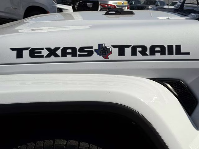 2023 Bright White Clearcoat Jeep Gladiator Texas Trail 4X4 Truck