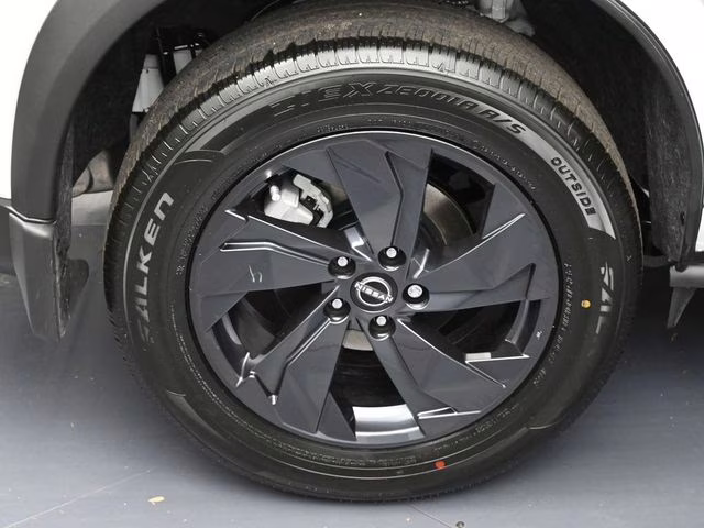 2026 Everest White Pearl Tricoat Nissan Rogue SV FWD SUV