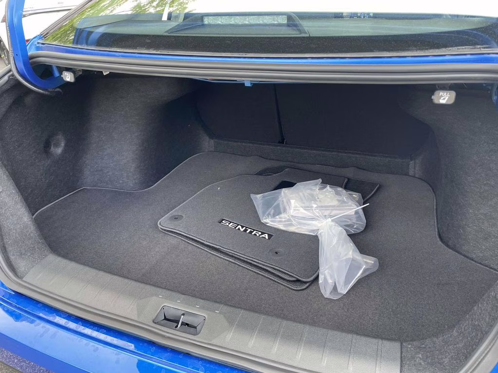 2026 Bluestone Pearl/Super Blk Nissan Sentra SR FWD Sedan