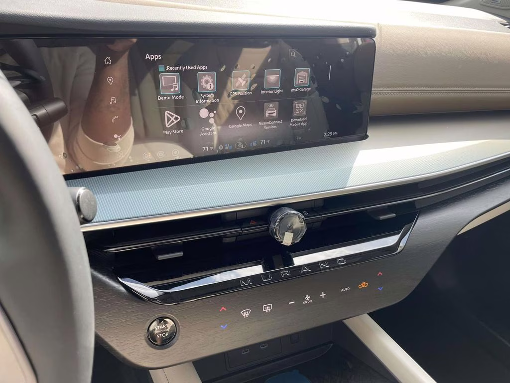 2026 Everest White Pearl/Black Nissan Murano Platinum AWD SUV
