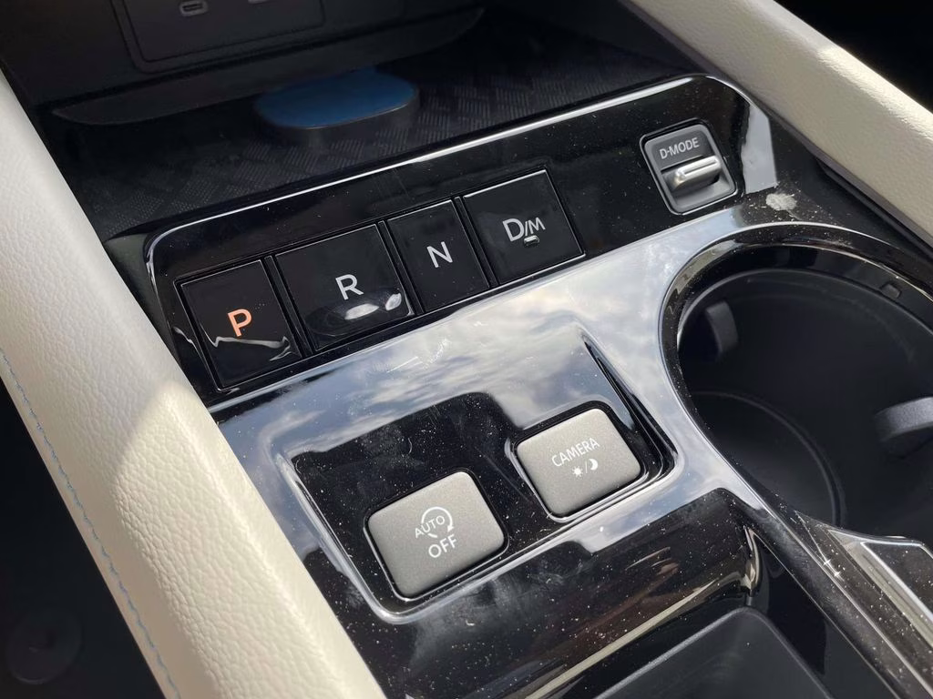 2026 Everest White Pearl/Black Nissan Murano Platinum AWD SUV