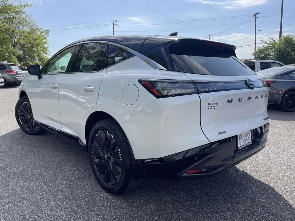 2026 Everest White Pearl/Black Nissan Murano Platinum AWD SUV