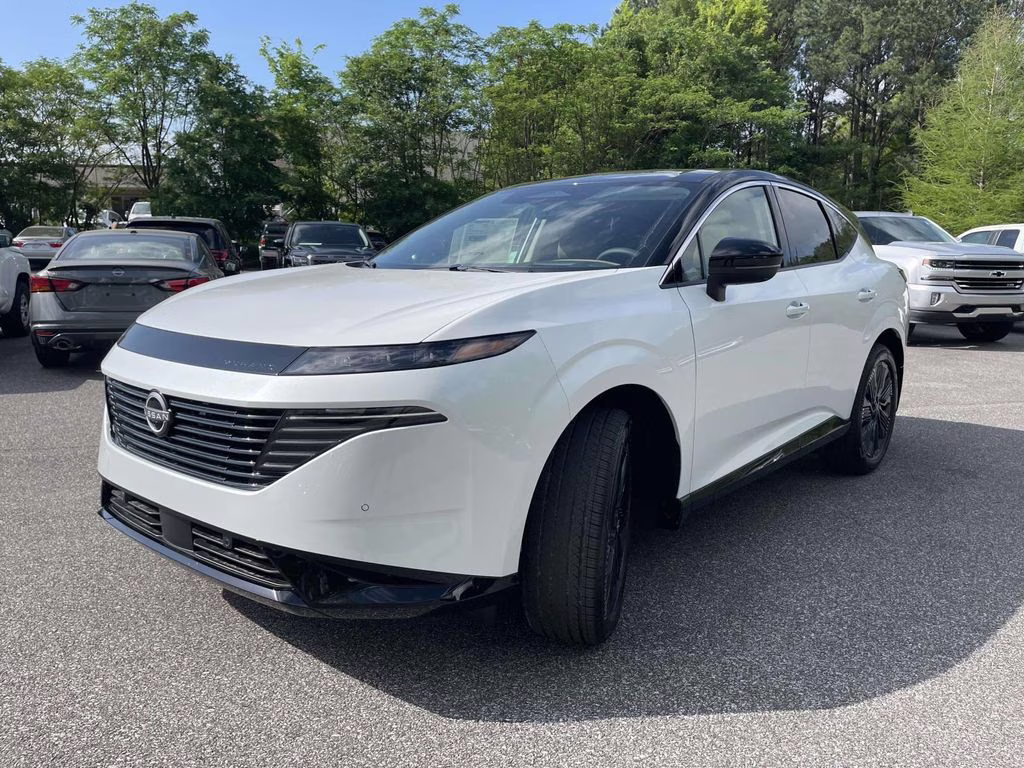 2026 Everest White Pearl/Black Nissan Murano Platinum AWD SUV