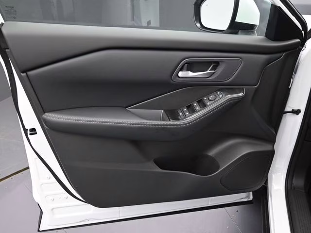 2026 Everest White Pearl Tricoat Nissan Rogue SV FWD SUV