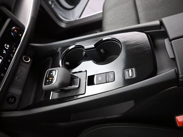 2026 Everest White Pearl Tricoat Nissan Rogue SV FWD SUV