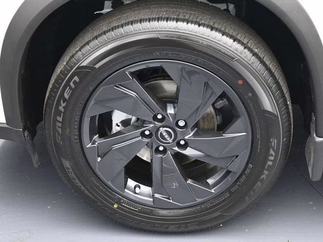 2026 Everest White Pearl Tricoat Nissan Rogue SV FWD SUV