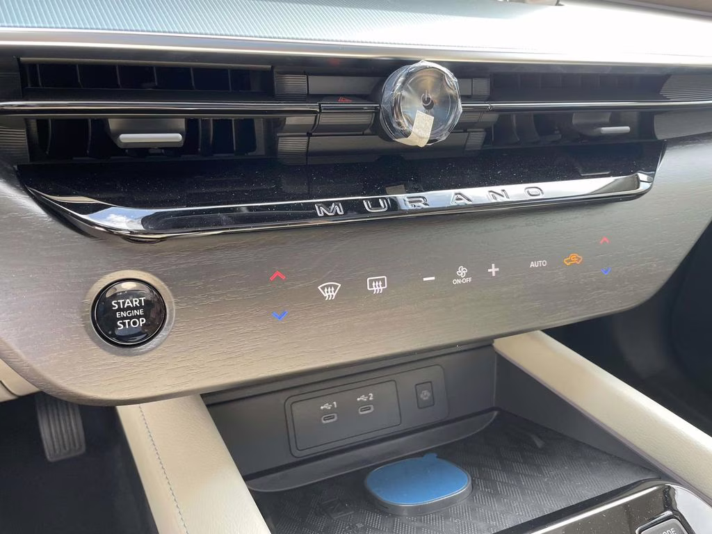 2026 Everest White Pearl/Black Nissan Murano Platinum AWD SUV