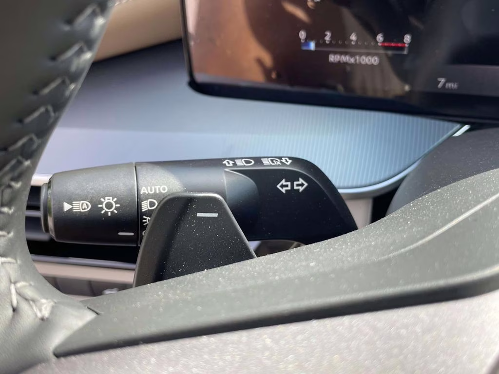 2026 Everest White Pearl/Black Nissan Murano Platinum AWD SUV