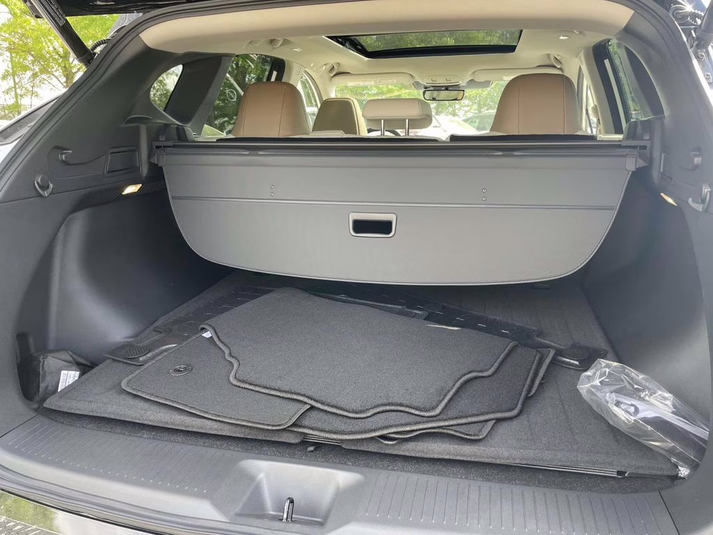 2026 Everest White Pearl/Black Nissan Murano Platinum AWD SUV