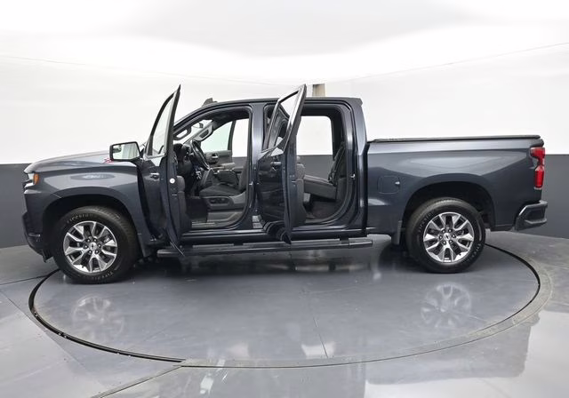 2021 Shadow Gray Metallic Chevrolet Silverado 1500 RST 4X4 Truck